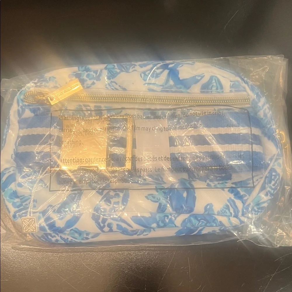 Lilly Pulitzer White and Blue Seashell Crossbody with Gold Emblem - Picture 5 of 7